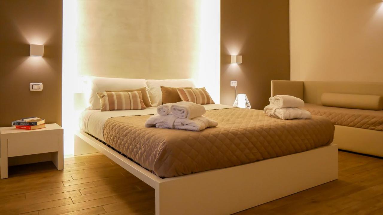La Banchina Holiday Rooms Trani Exterior foto